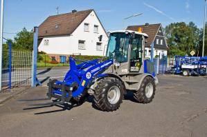 BEYER Radlader RL 100 mit Palettengabel auf Firmengelände