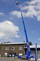 Ausgefahrene Raupenarbeitsbühne mit 30 m Arbeitshöhe von BEYER