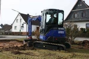 3,5 t Bagger bei Ausschachtarbeiten im Einsatz