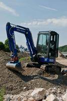 3,5 t Raupenbagger von BEYER-Mietservice auf der Baustelle