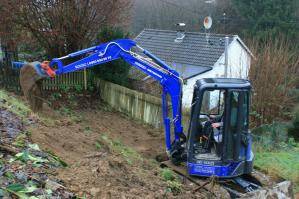 BEYER Raupenbagger an Hang im Einsatz