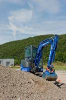 BEYER Raupenbagger mit 3,5 t Betriebsgewicht auf Baustelle