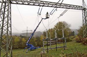 25 m Raupenarbeitsbühne von BEYER am Umspannwerk im Einsatz