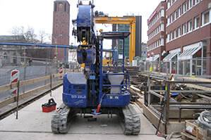 Raupenkran aus der BEYER-Vermietung an Einsatzort