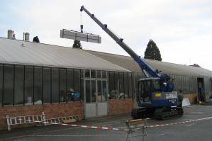 Raupenkran Verleih für Lastentransport im Stahlbau