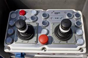 Detailaufnahme Steuerung von BEYER-Raupensteiger mit 30 m Arbeitshöhe