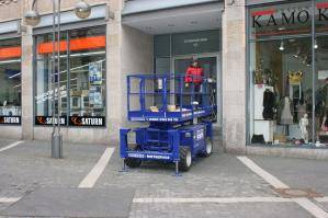 11 m Scherenarbeitsbühne mit Dieselantrieb im Einsatz