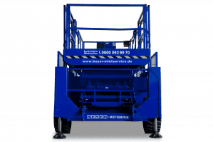 Heckansicht von Diesel-Scherenbühne SB 121 SDL mit 12 m Arbeitshöhe