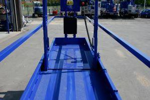 Ausgeschobene Plattform von BEYER-Scherenarbeitsbühne