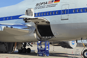 Scherenbühne SB 80 E an Nasa-Flugzeug SOFIA im Einsatz