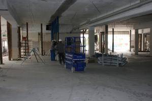 6 m Scherenbühne von BEYER auf Baustelle im Einsatz