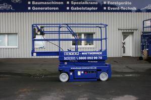 Scherenhubbühne mit ausgefahrener Plattform & Elektroantrieb