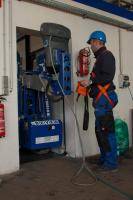 BEYER Raupenbühne bei Türdurchfahrt