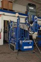 BEYER Raupenarbeitsbühne beim passieren einer Standardtür