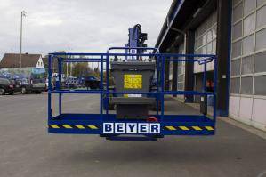 Arbeitskorb von BEYER Teleskopbühne mit 28 m Arbeitshöhe