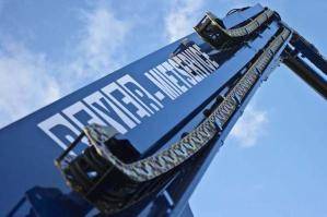 Teleskoparm mit Hydraulikschläuchen von BEYER Teleskopbühne TB 480 KD