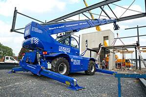 Telelader TSR 3060 mit Seilwinde im Stahlbau im Einsatz