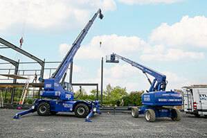 Telelader mit Teleskopbühne im Hallen- und Stahlbau im Einsatz