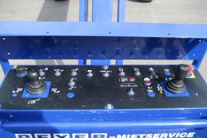 Bedienpult im Arbeitskorb von Diesel-Teleskopbühne