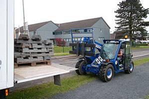 Teleskoplader TSS 625 M bei Arbeiten auf Festival