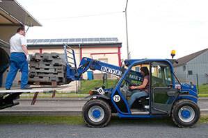 Teleskoplader TSS 625 M bei Ladearbeiten