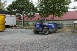 Teleskoplader aus der BEYER-Vermietung im Einsatz auf Baustelle