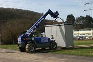Teleskoplader TSS 625 bei Hebearbeiten im Einsatz
