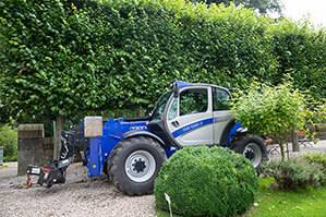 Teleskoplader TSS 1840 mit Lasthaken an Schloss Drachenburg im Einsatz