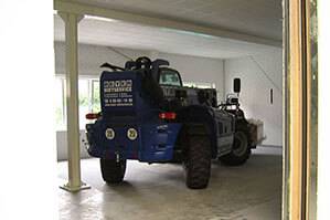 Teleskopstapler STS 10-120 im Innenbereich im Einsatz