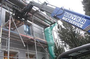 Teleskopstapler TSS 1030 mit Last auf Palettengabel