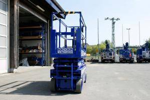 Scherenbühne mit Elektroantrieb zur Miete