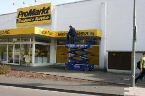 8 m Scherenarbeitsbühne für vertikale Höheneinsätze mieten