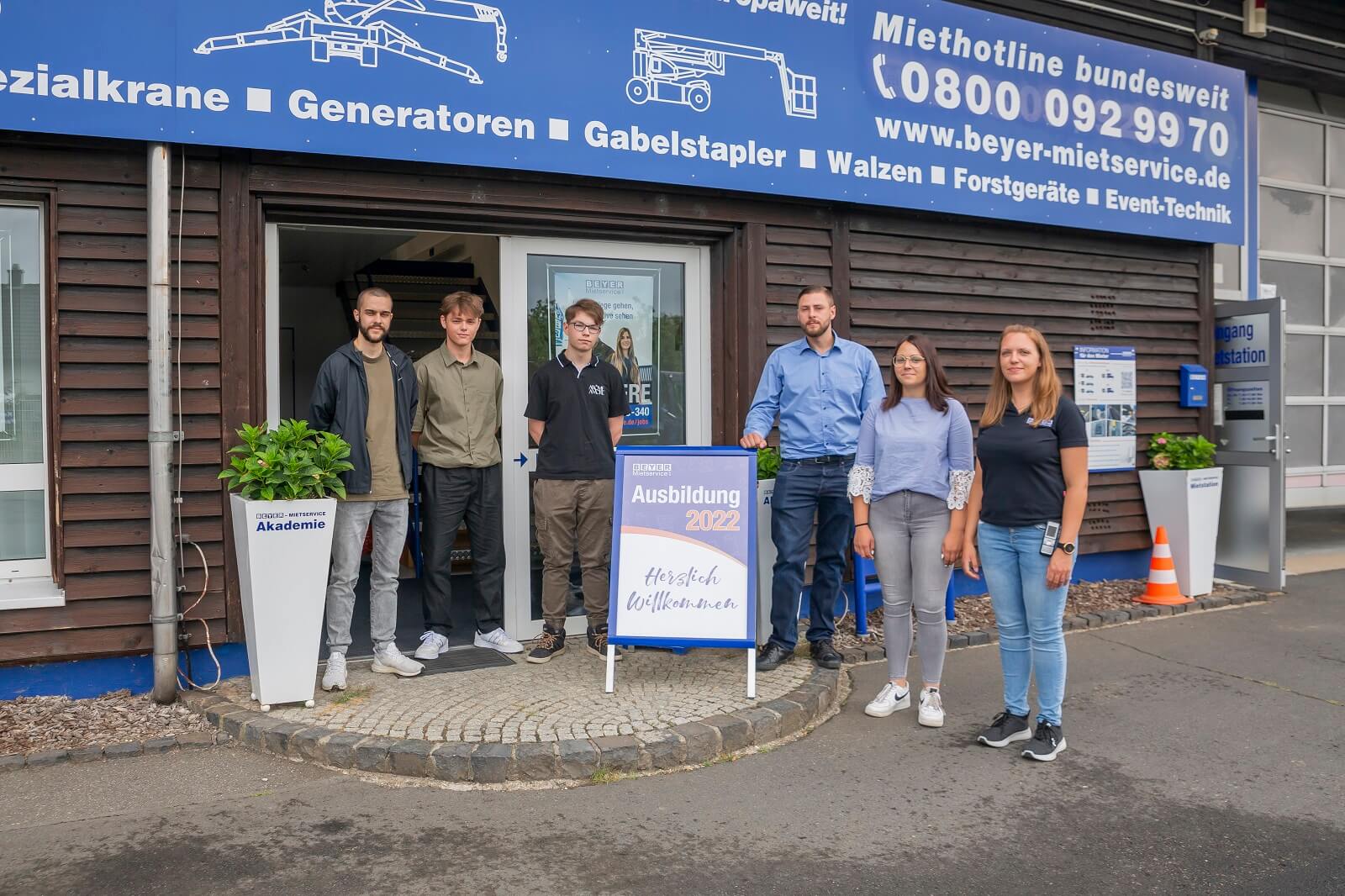 Gruppenbild neue Auszubildende 2022