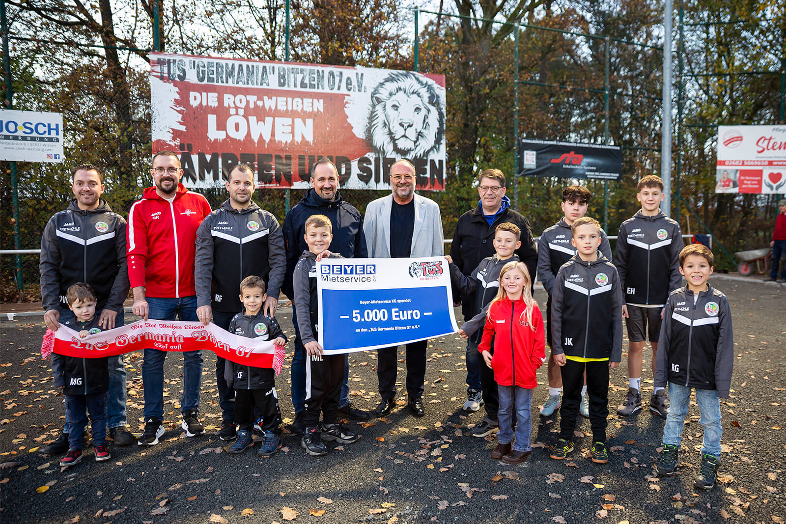 Spendenübergabe von BEYER-Mietservice an Fußballverein Bitzen